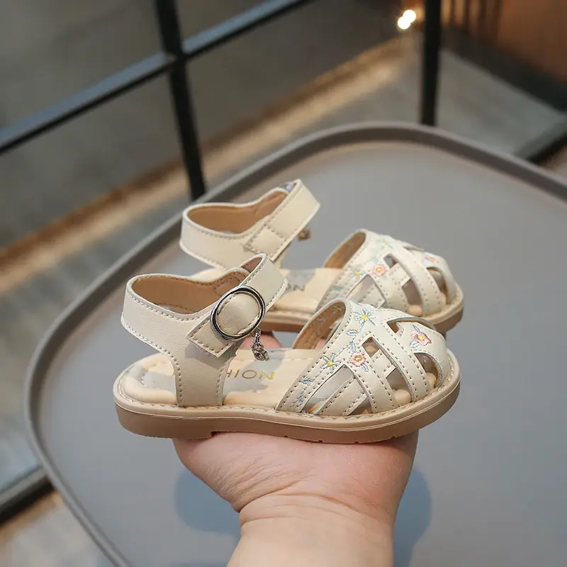 Children's Summer Sandals New Girls Princess Embroidery Flowers Flats Shoes Fashion Kids Causal Walking Beach Sandals Cut-outs