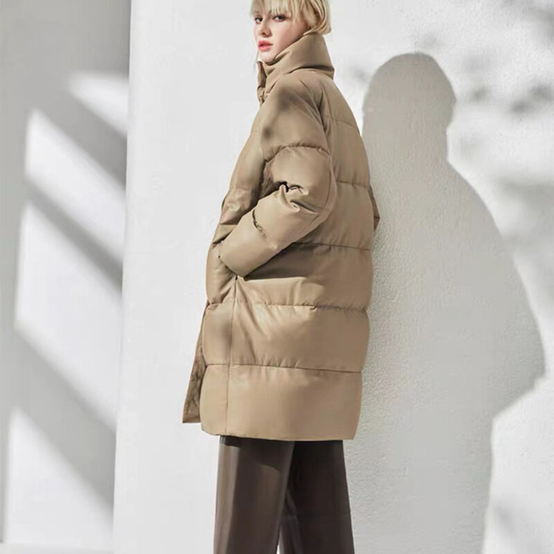 Julypalette-abrigos de piel auténtica para mujer, abrigo holgado de piel de oveja de longitud media, con cuello alto, color blanco, 2023, para invierno, 90%