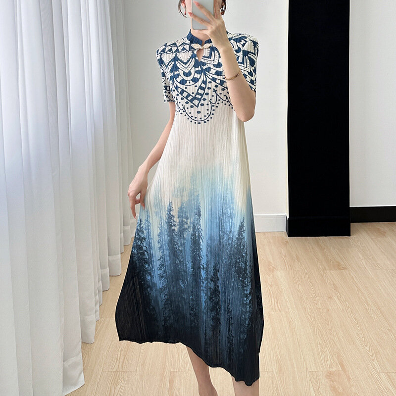 Miyake 얇은 스탠드 칼라 디스크 버클 반팔 치파오 플리츠 드레스, 프린트 템퍼러먼트, 2023 여름 신상 패션