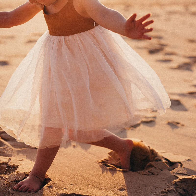 Сетчатое льняное платье для девочек на бретельках с открытой спиной, Новинка лета 2024, свободные шикарные платья без рукавов для отпуска для маленьких девочек