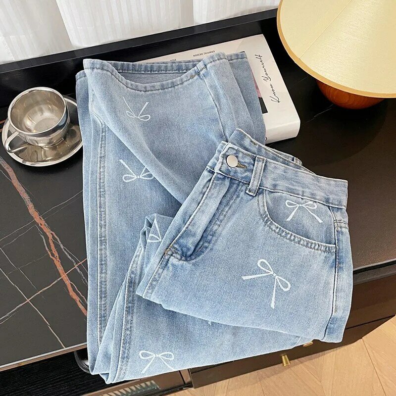 2024 Frühling Sommer New Korea Mode Frauen hohe Taille Baumwolle Denim weites Bein Hosen Bogen Druck lose lässige hellblaue Jeans p660