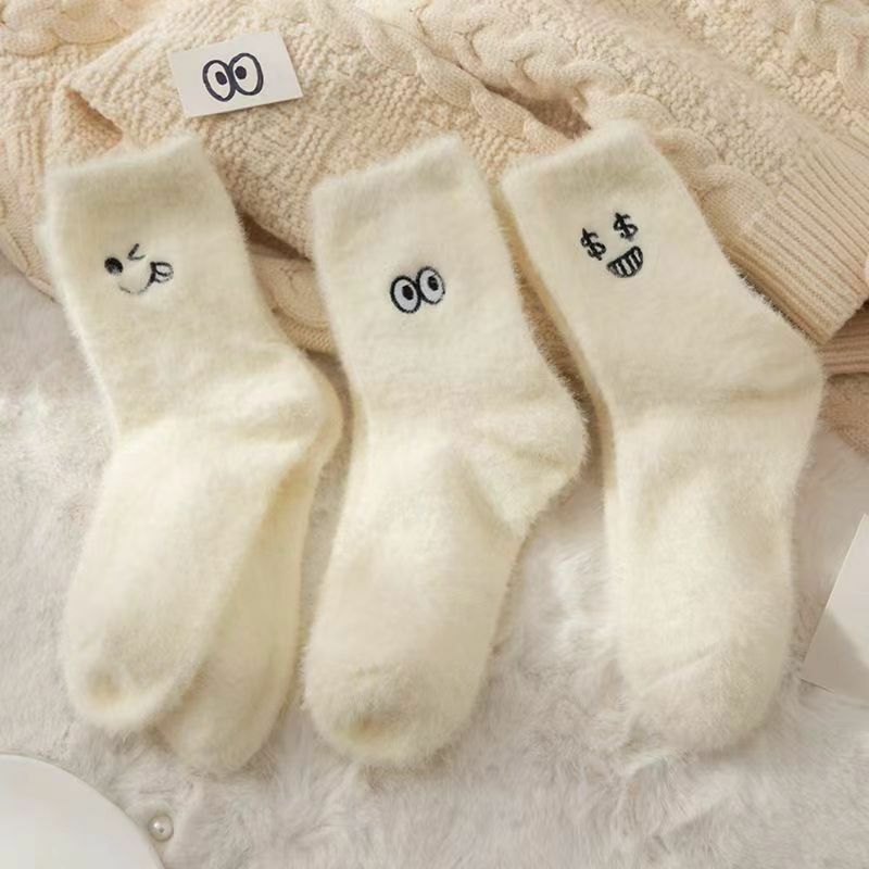 Плюшевые норковые носки для женщин, осень и зима, дышащие теплые чулки, универсальные толстые носки с вышивкой и пушистыми мультяшными глазами