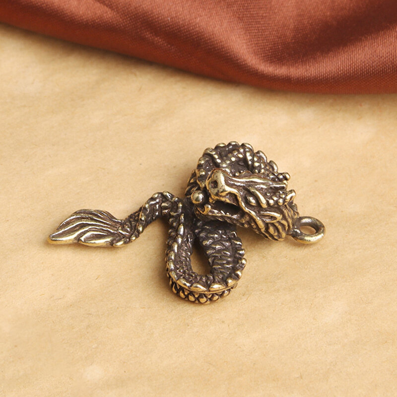 Chaveiro retro do carro do dragão do zodíaco do bronze, Cabeça do dragão de cobre, cauda da serpente, Python, saco pendurado presentes, 1pc