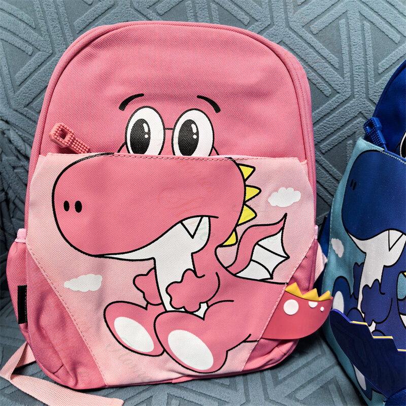 Новинка 2023, рюкзак для детского сада с персонализированным именем, милый рюкзак с мультипликационным динозавром, индивидуальные подарочные сумки для детского дня