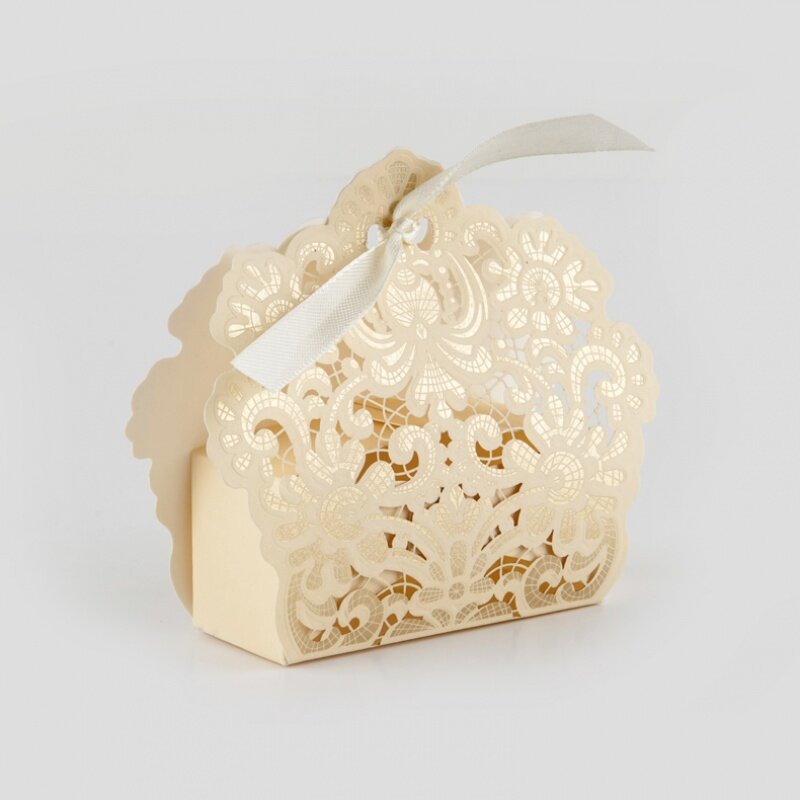 Kustom productExquisite emas cetakan berongga kotak permen untuk pesta pernikahan dekorasi hadiah kemasan kotak