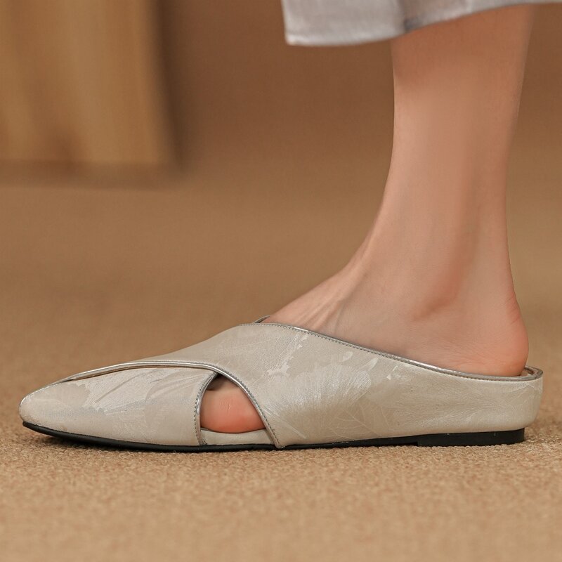 Flats slip-on feminino com alça cruzada, mulas de dedo do pé redondo, tamanho grande, slides macios de alta qualidade, sapatos casuais diários, verão