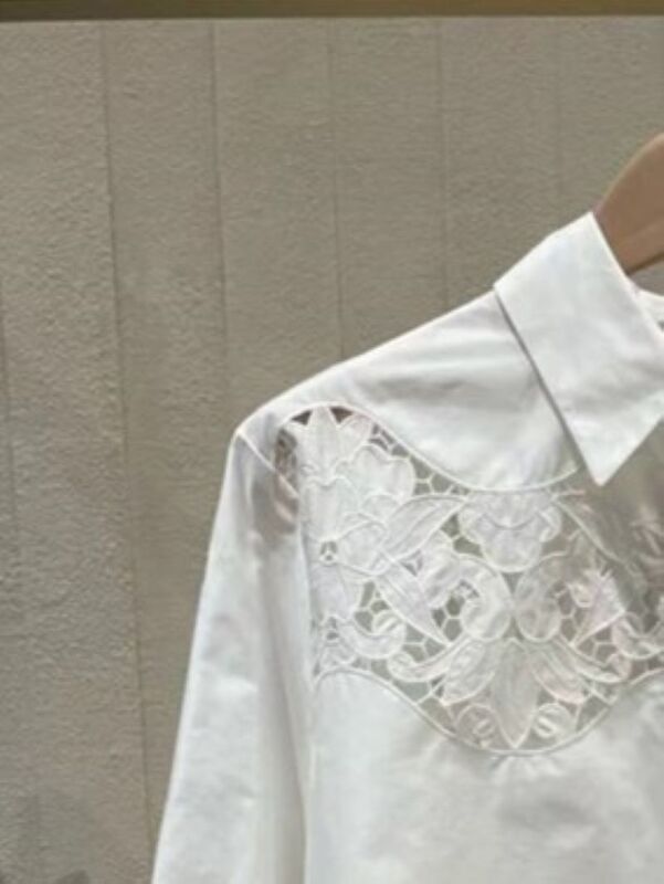 Camisa ahuecada con bordado Floral para mujer, blusa blanca elegante de manga larga con cuello vuelto y botonadura única para primavera 2024