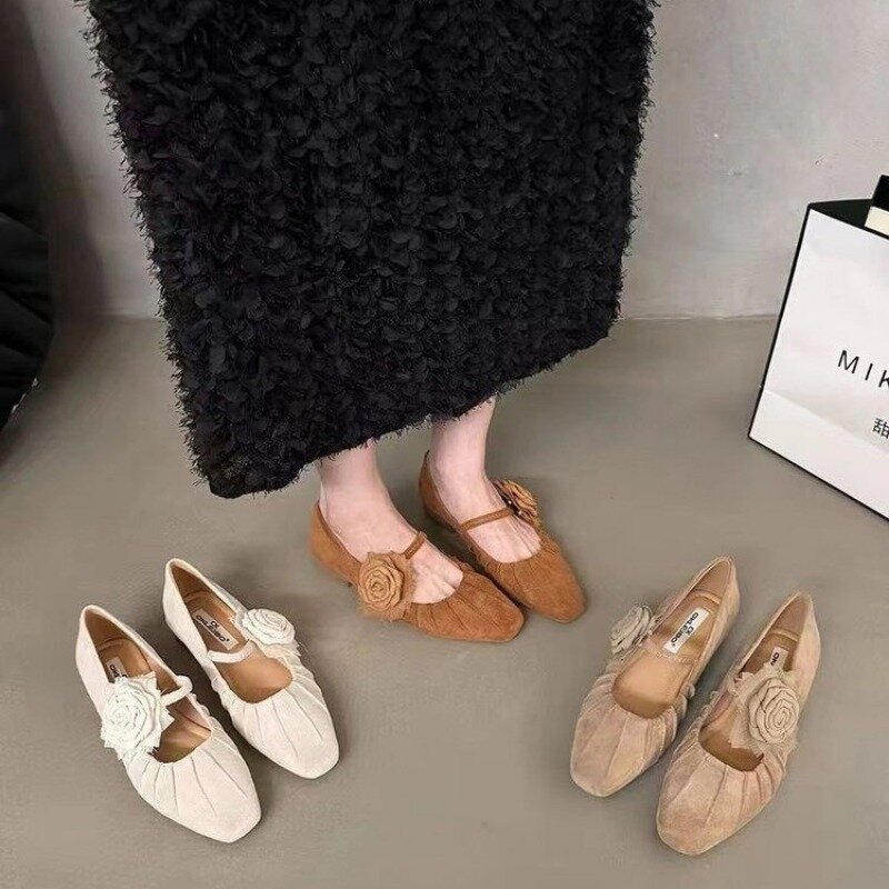 Bunga Sepatu Marie Janes wanita, sandal musim panas Suede ujung lancip elegan hak sedang Chunky dangkal 2024 sandal Femme