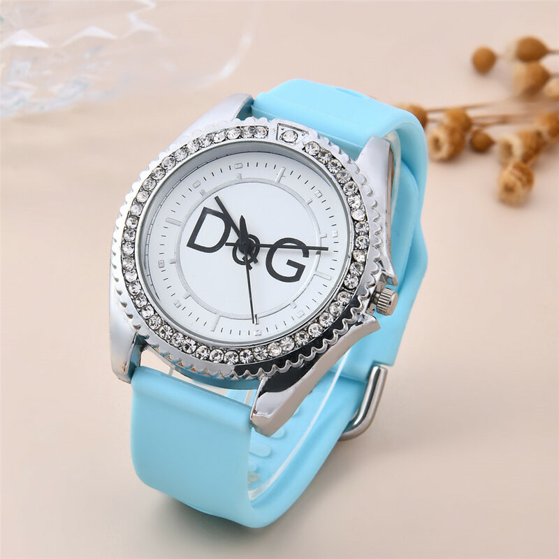 Dqg-女性のための高級クォーツ時計,革の腕時計,ラインストーン,時計のファッション