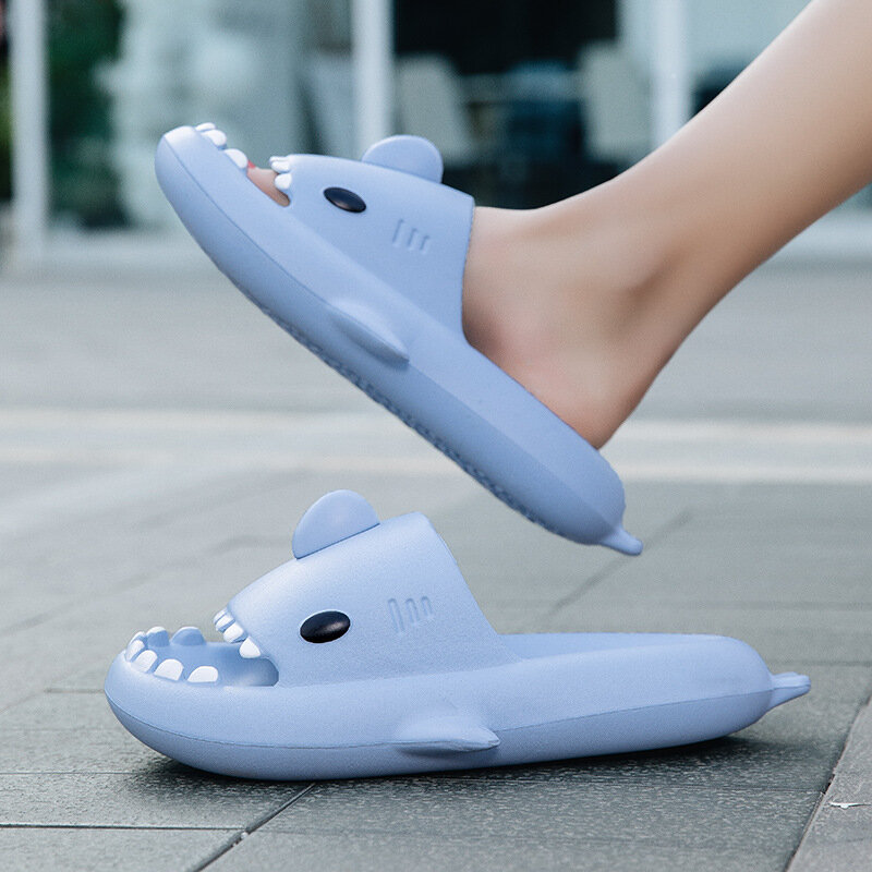 Новинка 2023, искусственные Летние сланцы в виде акулы для мужчин и женщин, сандалии для ванной комнаты, парные мягкие женские уличные пляжные туфли из ЭВА