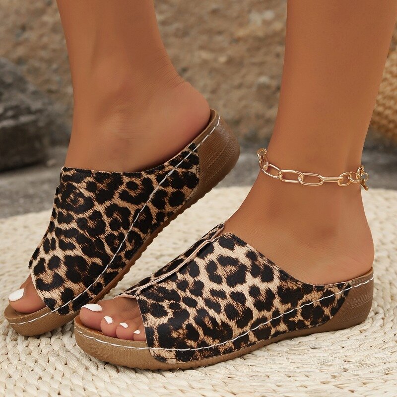 Sandal Wedge kasual untuk wanita, sepatu pantai sol tebal antiselip, sepatu desainer merek modis ujung terbuka untuk wanita