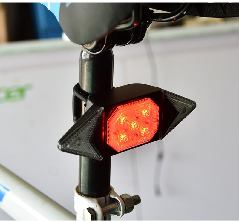 Lampu belakang sepeda pintar, cahaya LED peringatan pit kendali jarak jauh nirkabel, sinyal belok USB dapat diisi ulang
