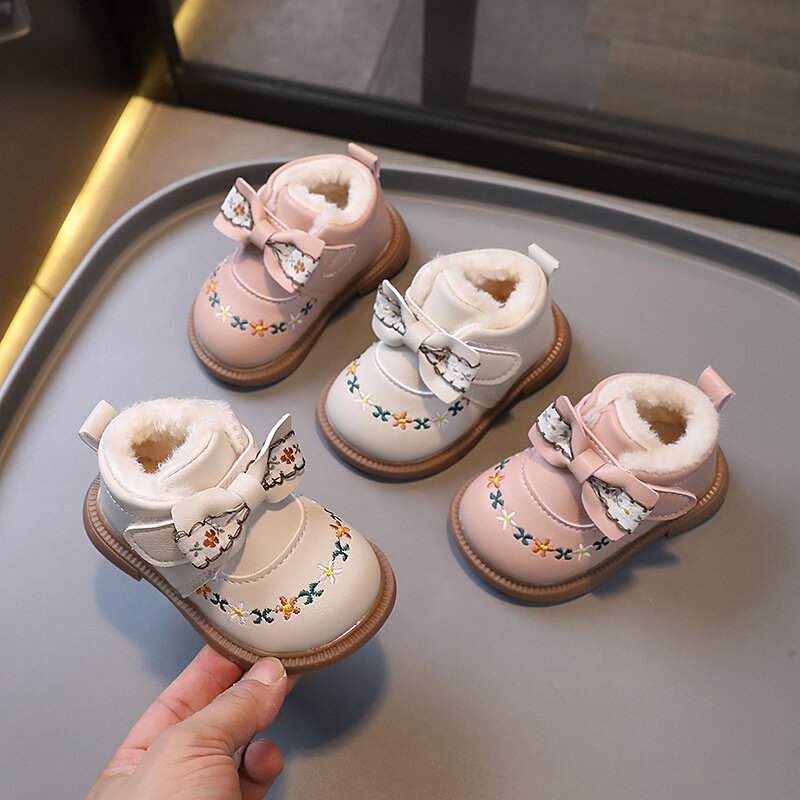 Botas de nieve de cuero para bebé, zapatos bonitos de algodón cálido para niña, botines de princesa de fondo suave para bebé, novedad de invierno