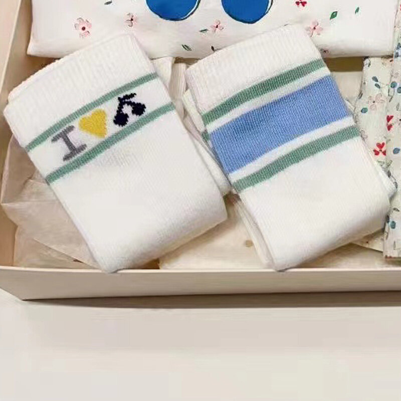 Babies Cherry Print Frilly Socks, Girl Sock, Roupa Infantil, Conjunto de 4 Pares, Verão, Em estoque, 2022