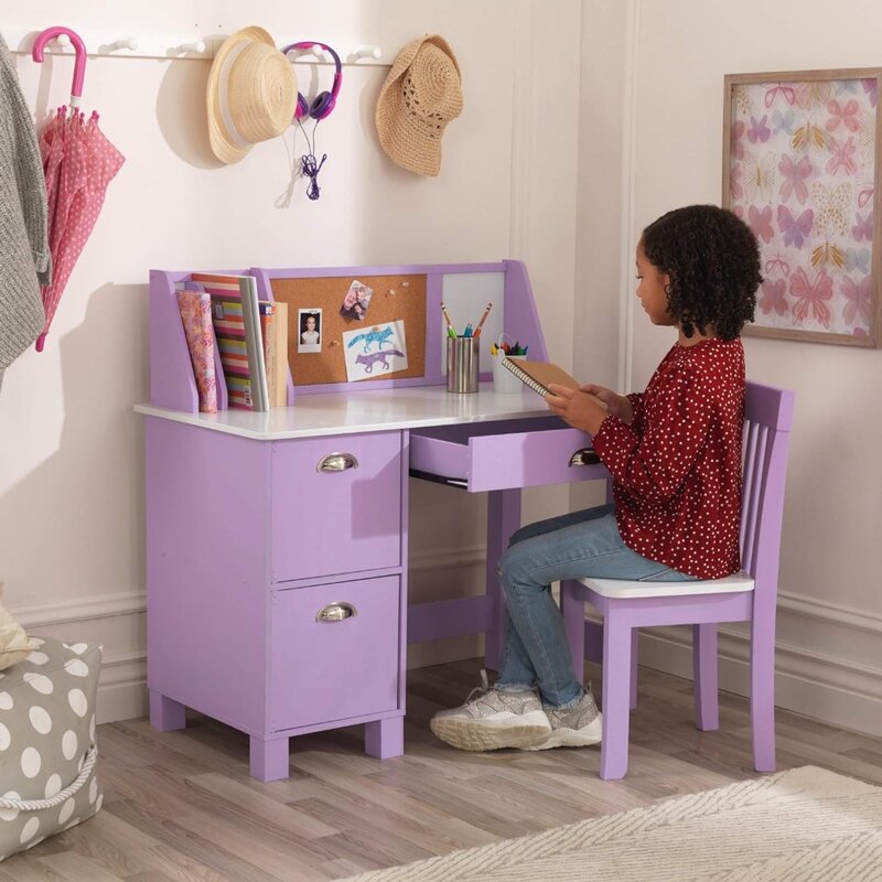 مكتب دراسة مع كرسي ، طاولة للأطفال ، لوحة إعلانات ، خزائن ، أثاث أبيض