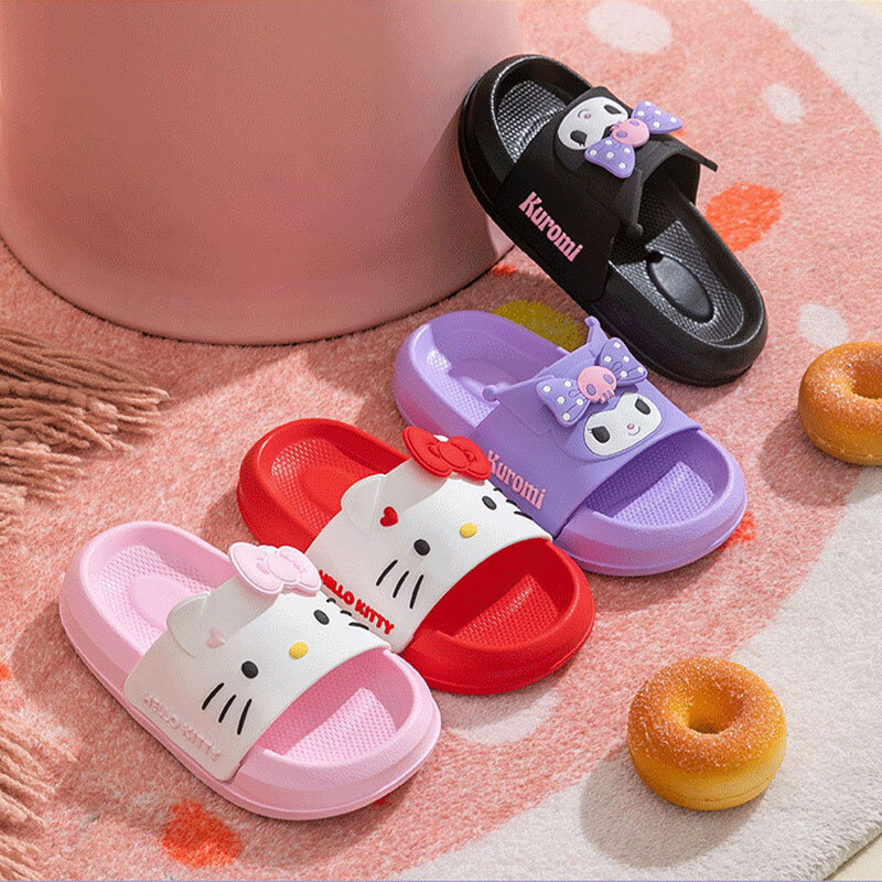 รองเท้าแตะสำหรับอาบน้ำอะนิเมะ Hello kittys Melody Kuromi selop anak-anak บ้านน่ารัก Cinnamoroll slides ไม่ลื่นนักเรียนห้องน้ำ