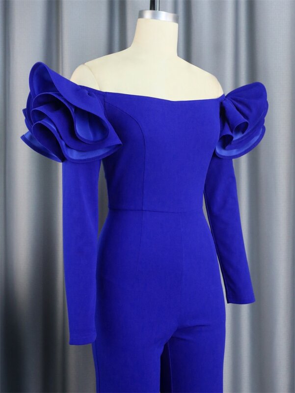 Macacão azul de um ombro feminino, extragrande, bordas com babados, mangas compridas, cintura alta, slim fit, pendulares, roupa elegante
