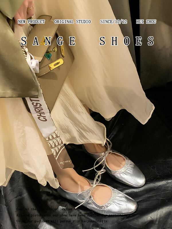Design unico di scarpe singole pieghettate con fondo piatto in pelle europea e americana con punta tonda Mary Jane 2024
