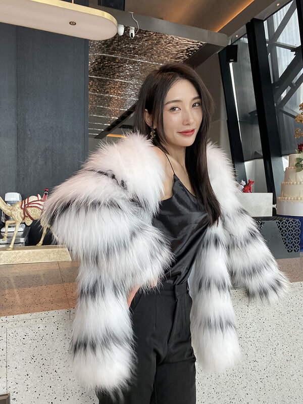 Новые с мехом енота меховое плетеное меховое пальто с лисьим мехом в черном и белом цветах-модное и стандартное
