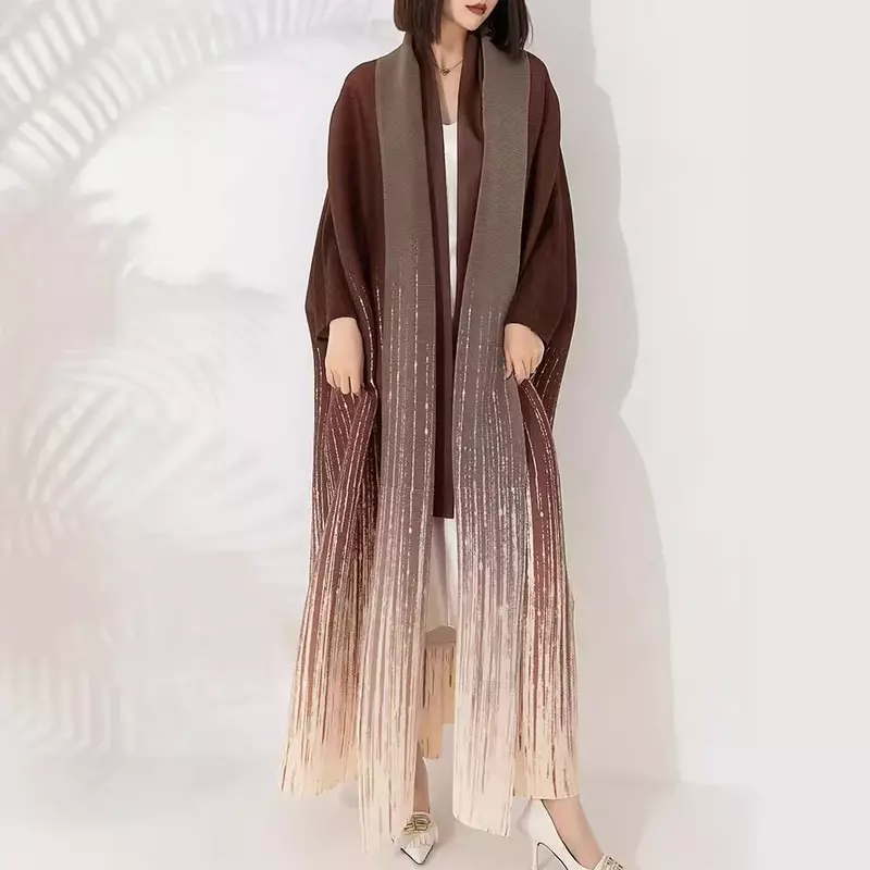 Miyake-Casaco longo plissado feminino, jaqueta elegante, jaqueta solta, cor gradiente, lenço estampado de manga de taco, capa exterior, plus size