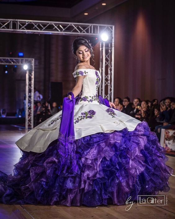 Gaun rumbai bahu terbuka gaun Quinceanera rok besar mengembang korset Lace-up korset pesta dansa 15 vestido de 15 warna lila