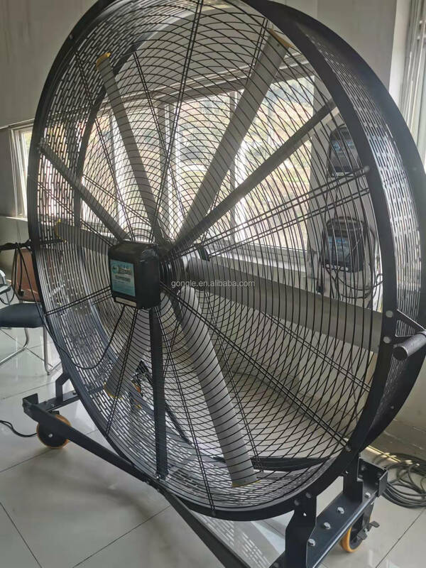 Подвижный промышленный вентилятор большого размера для охлаждения тренажерного зала