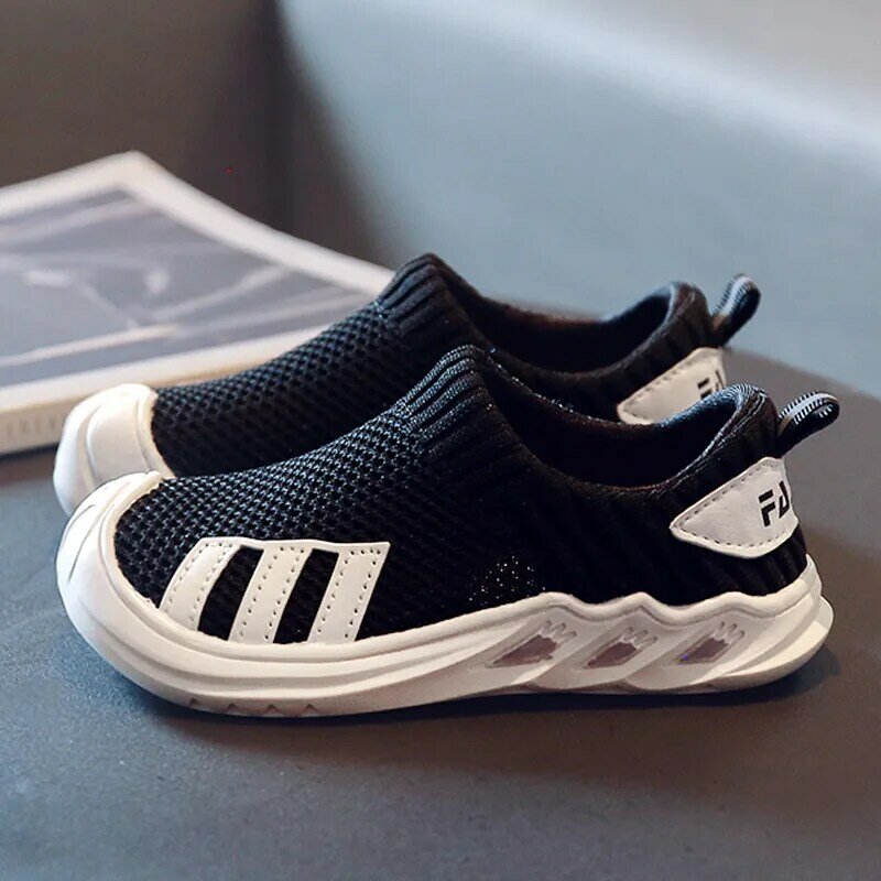 Letnie 2024 nowe trampki dziecięce dla chłopców średnie trampki z siateczką oddychające pojedyncze buty