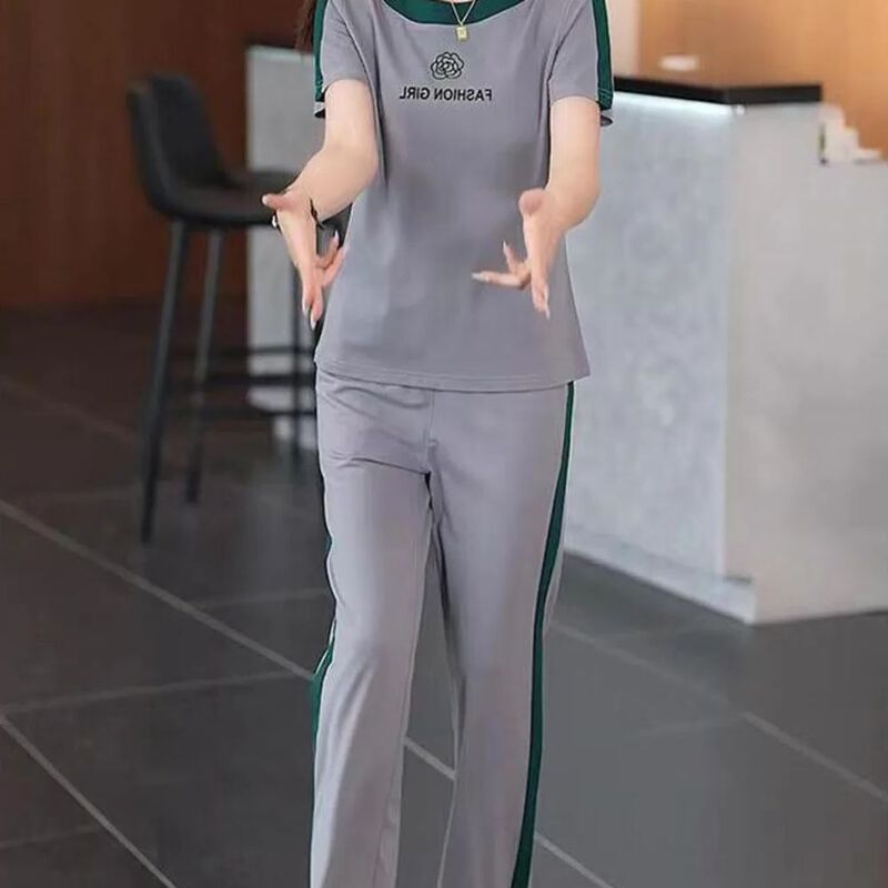 Женский спортивный костюм для отдыха, Новинка лета 2024, свободный облегающий костюм, модный топ с коротким рукавом и брюки, комплект из двух предметов для женщин