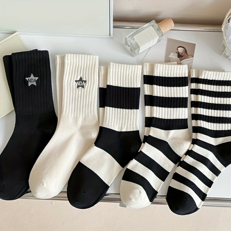 Dreamlikelin 5Pairs/Pack Breathable Women Socks Spring Autumn Striped Star Print Black White Middle Tube Socks