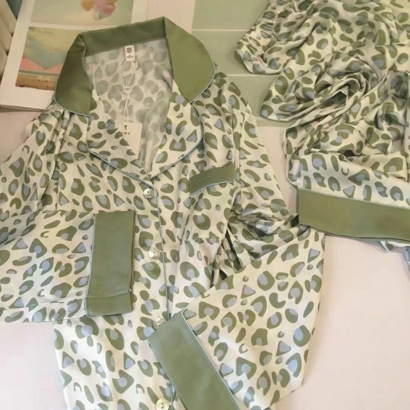 ชุดนอนสตรีชุดกางเกงทรงกระบอกยาวผ้าไหมลายเสือดาวสีเขียวสำหรับฤดูใบไม้ร่วง