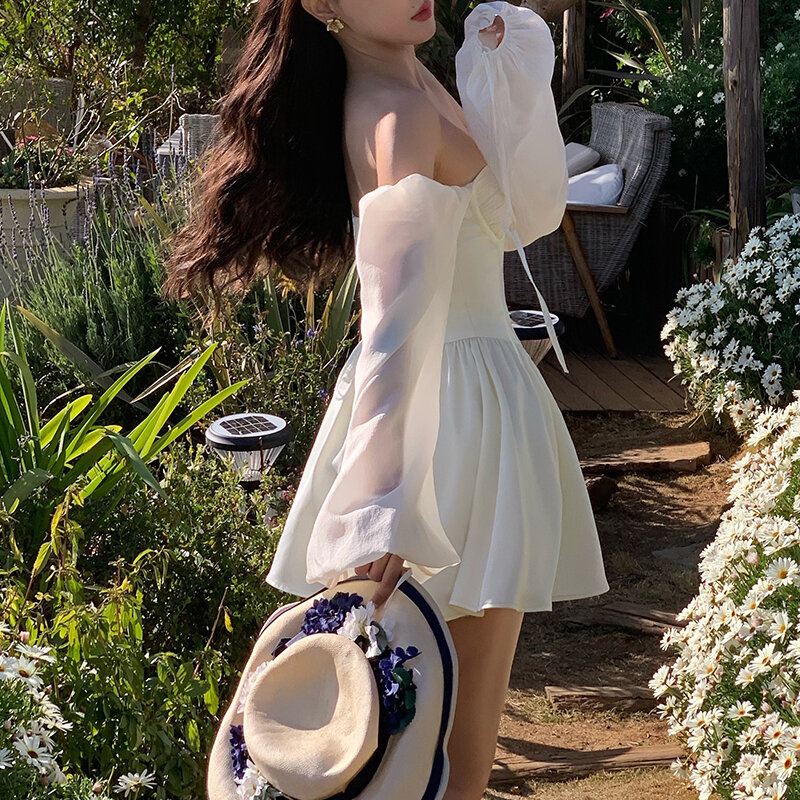 Vestido blanco de manga de burbuja para mujer, falda de princesa pura con diseño de nicho, elegante, Sexy, Vintage, para fiesta de graduación y noche, Y2k