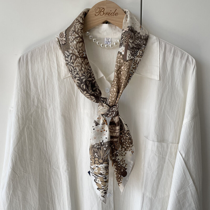 Bufanda de seda 100% de doble cara con diseño de ciervo de la jungla para mujer, chal cuadrado, bordes enrollados a mano, Hijab, Fular, Bandana, nuevo