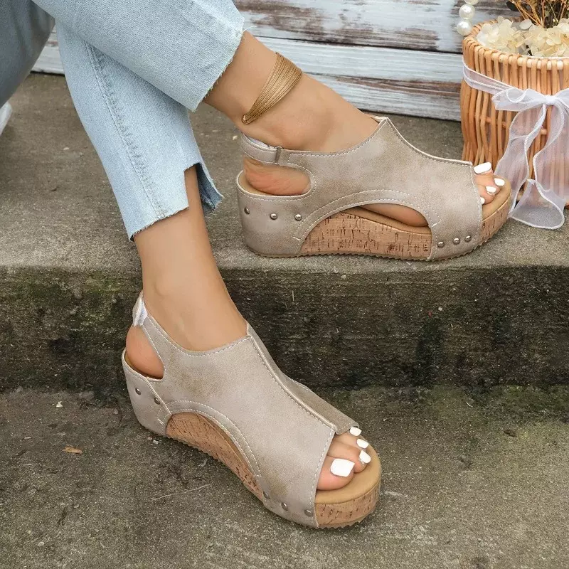 Sandal Wedge sol tebal kasual wanita, sandal jari terbuka blok warna Romawi modis