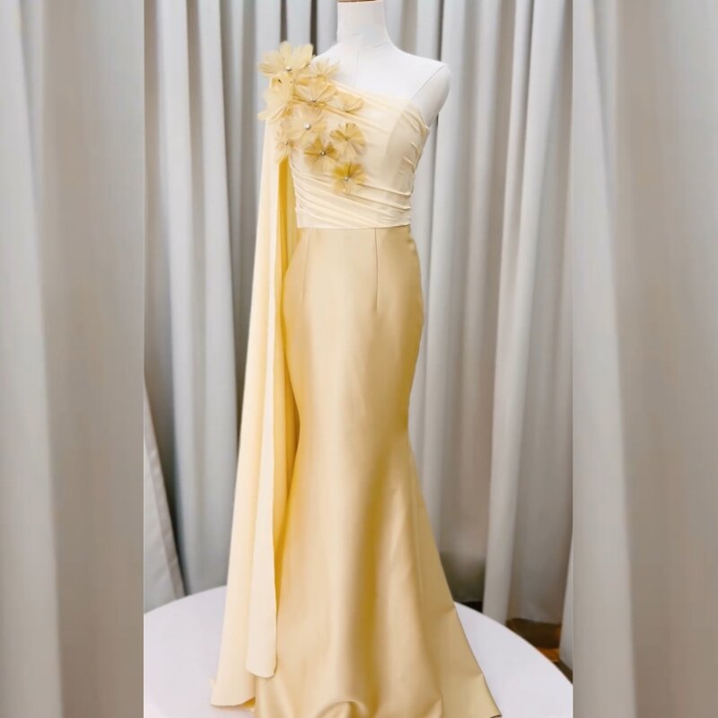 Wykwintna satynowa aplikacja kwiatowa ręcznie zrobiony kwiatek trąbka na jedno ramię długie sukienki gwiazdy sukienki klasyczny nowoczesny styl