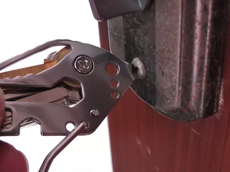 หัวเข็มขัดอเนกประสงค์พวงกุญแจปีนเขาสแตนเลสแบบพกพาแขวนได้ด่วนที่เก็บกุญแจเครื่องมือหัวเข็มขัดเอว