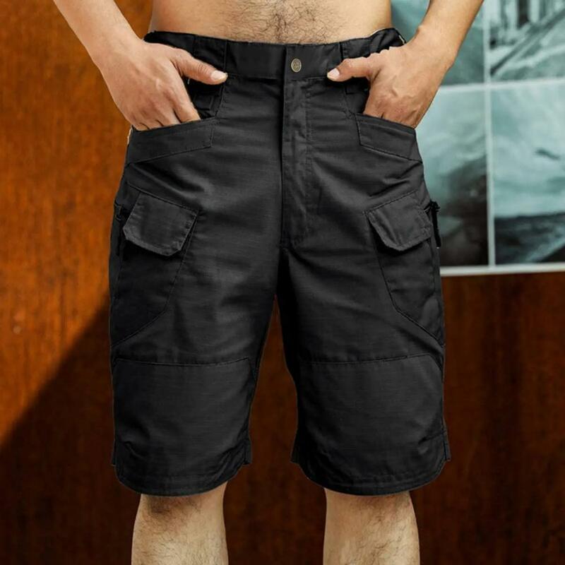 Celana pendek serat elastis pria, celana pendek latihan luar ruangan tahan lama dengan banyak saku penutup ritsleting untuk aktif