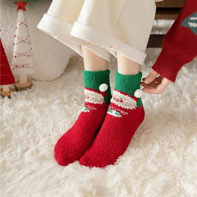 Winter Elk Cartoon Floor Sleep Socks pupazzo di neve rosso verde calzini natalizi calzini in velluto corallo calze da donna calze a tubo centrale