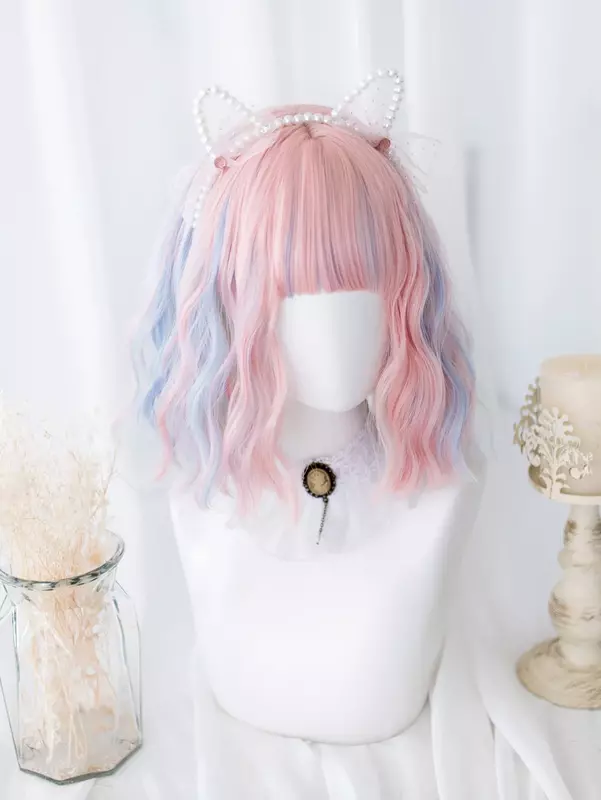Wig sintetik warna ganda biru merah muda 12 inci dengan poni rambut palsu berombak Natural pendek untuk penggunaan sehari-hari wanita tahan panas