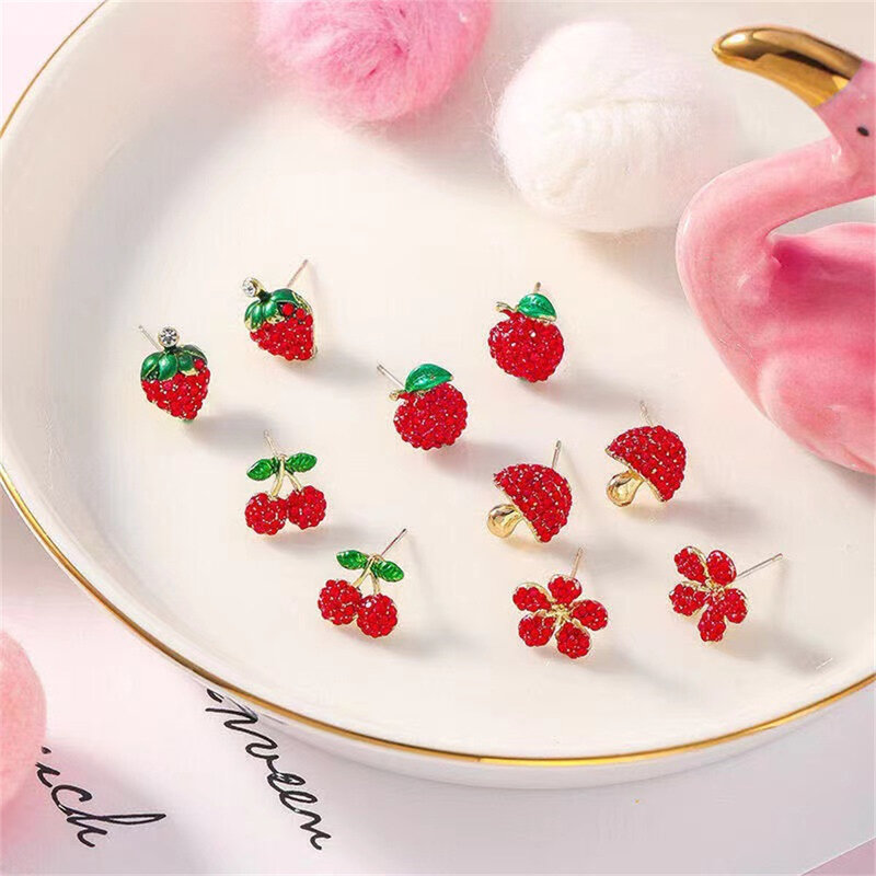 Orecchini a bottone con orecchio di fragola ciliegia rossa Glitter strass Cute Fruit Dangler per donna ragazze Ladies Fashion Chic Jewelry 2023