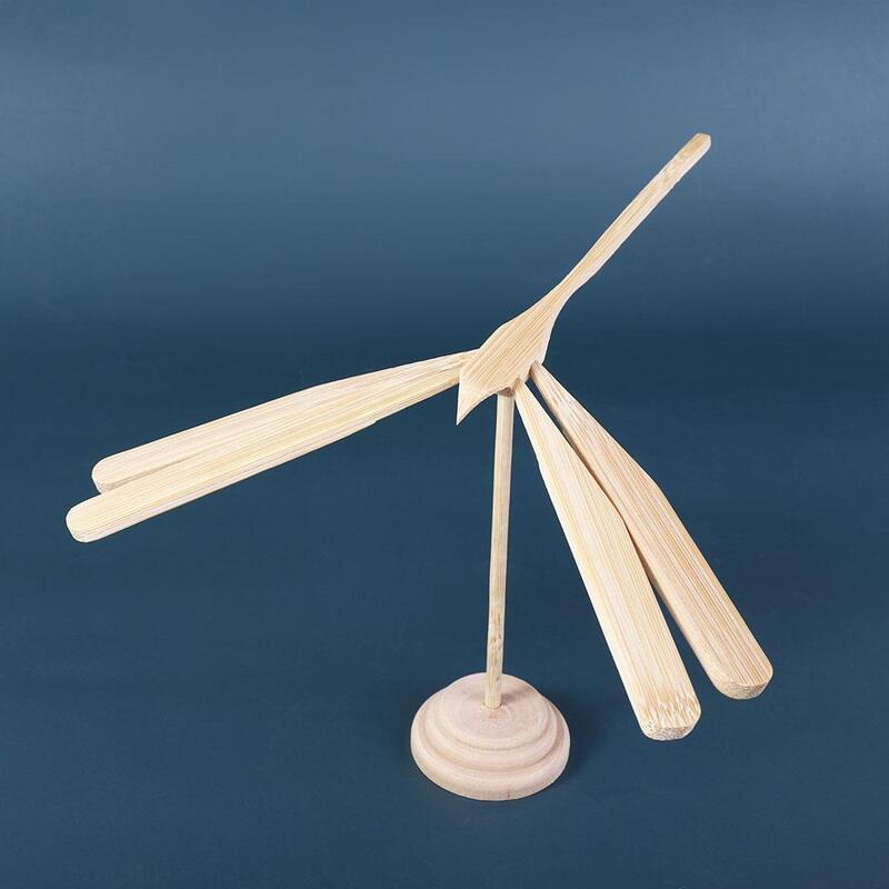 Modelo de exhibición científica de fiesta para niños pequeños, juguete de libélula de bambú equilibrado, juguete de flecha voladora de madera