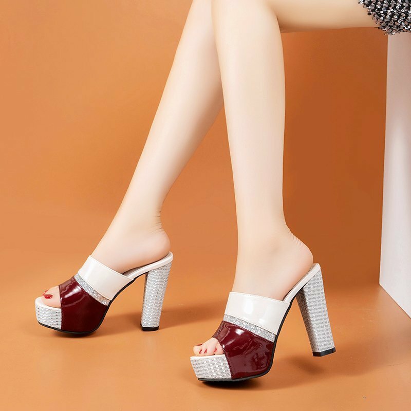 Pantofole femminili 2024 estate nuove pantofole fresche donne esterne pantofole aperte europee e americane con tacco alto femminile