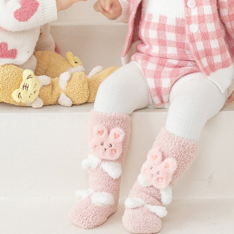 Meias longas multicoloridas quentes para bebê, meias antiderrapantes macias, meias de animais fofos, meias de casa, inverno, novo