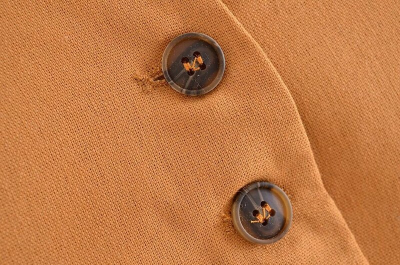 V-Neck chique top e shorts plissados terno para mulheres, coringa glamoroso, botões requintados, colete elegante, novo, 2024