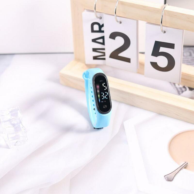 นาฬิกา M11 Jam Tangan Digital ของเด็กนาฬิกากีฬาสำหรับเด็กหน้าจอสัมผัส LED กันน้ำนาฬิกากีฬาสำหรับเด็กนาฬิกาสายแบบนิ่มนาฬิกาอ่านออกได้