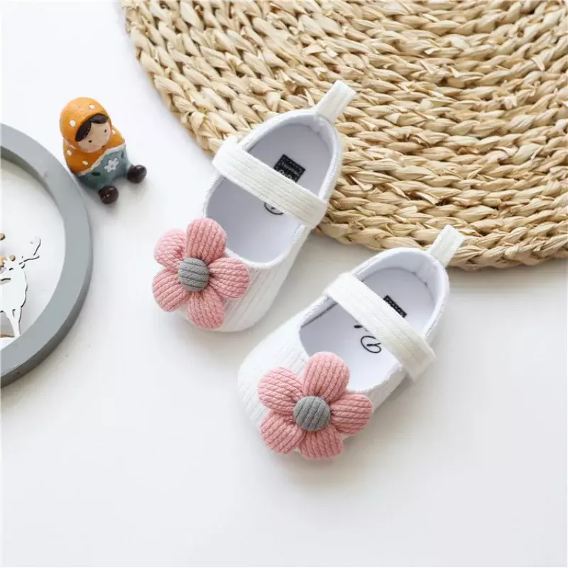 Zapatos de princesa de lana para bebé, calzado de suela suave, cómodo para caminar con flores, de 0 a 1 años