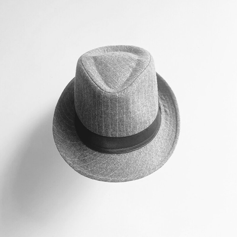 壁に取り付けられた金属製の帽子,「ディスプレイラック,帽子,帽子,かつら,ヴィンテージ,スタイル