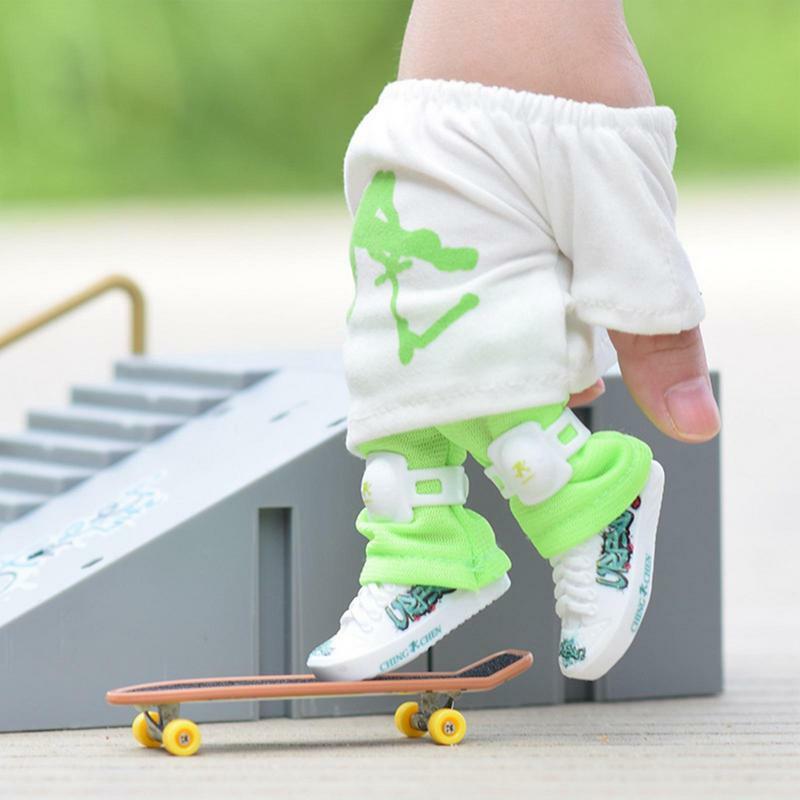 Mini scarpe da Skateboard giocattoli per le dita scarpe in miniatura per tastiera giocattoli da scrivania scarpe da bambola scarpe da Scooter per dita scarpe da tastiera