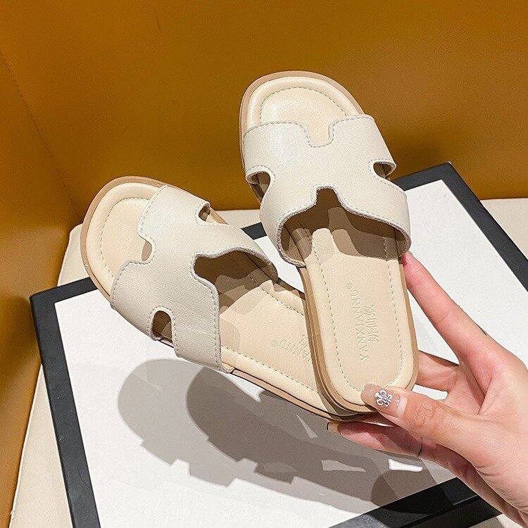 Sandalias antideslizantes para niña, zapatillas de playa para bebé, diseño de moda Simple e informal, para el hogar, novedad de verano, 2024