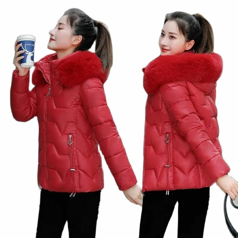 سترة قصيرة عصرية للشتاء لعام 2022 معطف جديد من القطن اللامع نسخة كورية فضفاضة إضافة سميكة بغطاء للرأس الدفء سترة نسائية