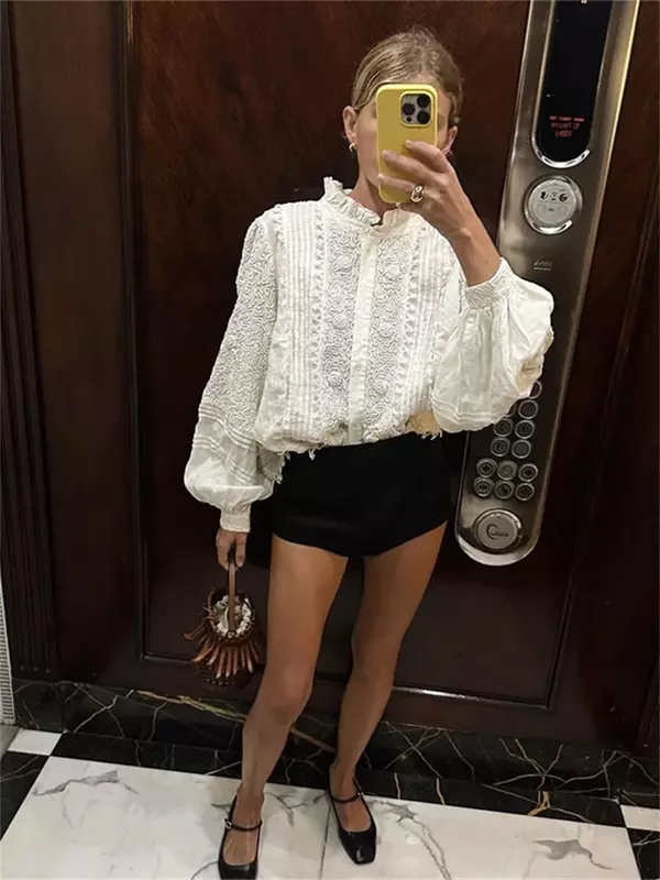 Women's Blouse 2024 New Spring Exquisite Embroidered Palace Lace Elegant Commuter Bubble Sleeves Shirt